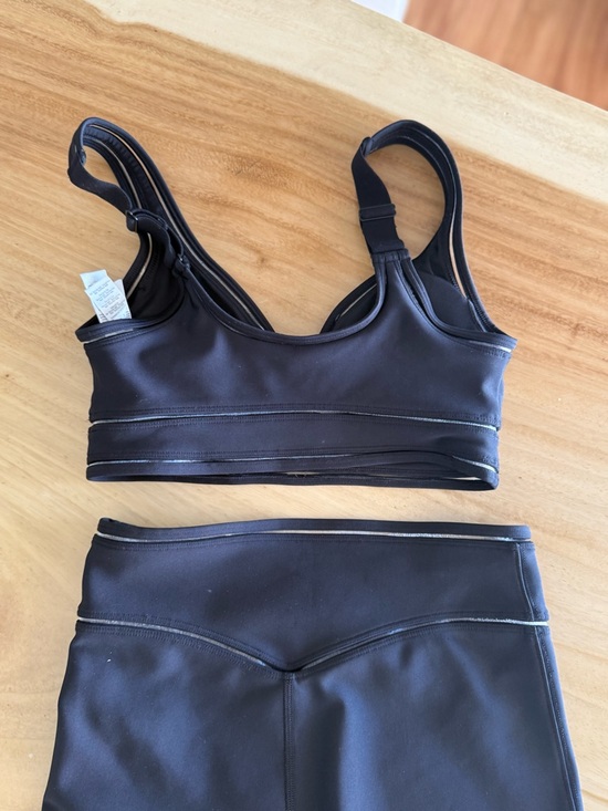 ALO Yoga Black Cropped Capris with Matching Black Sports Bra - Picture 5 of 7